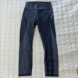 Lululemon 23” align dark gray/light gray size 4